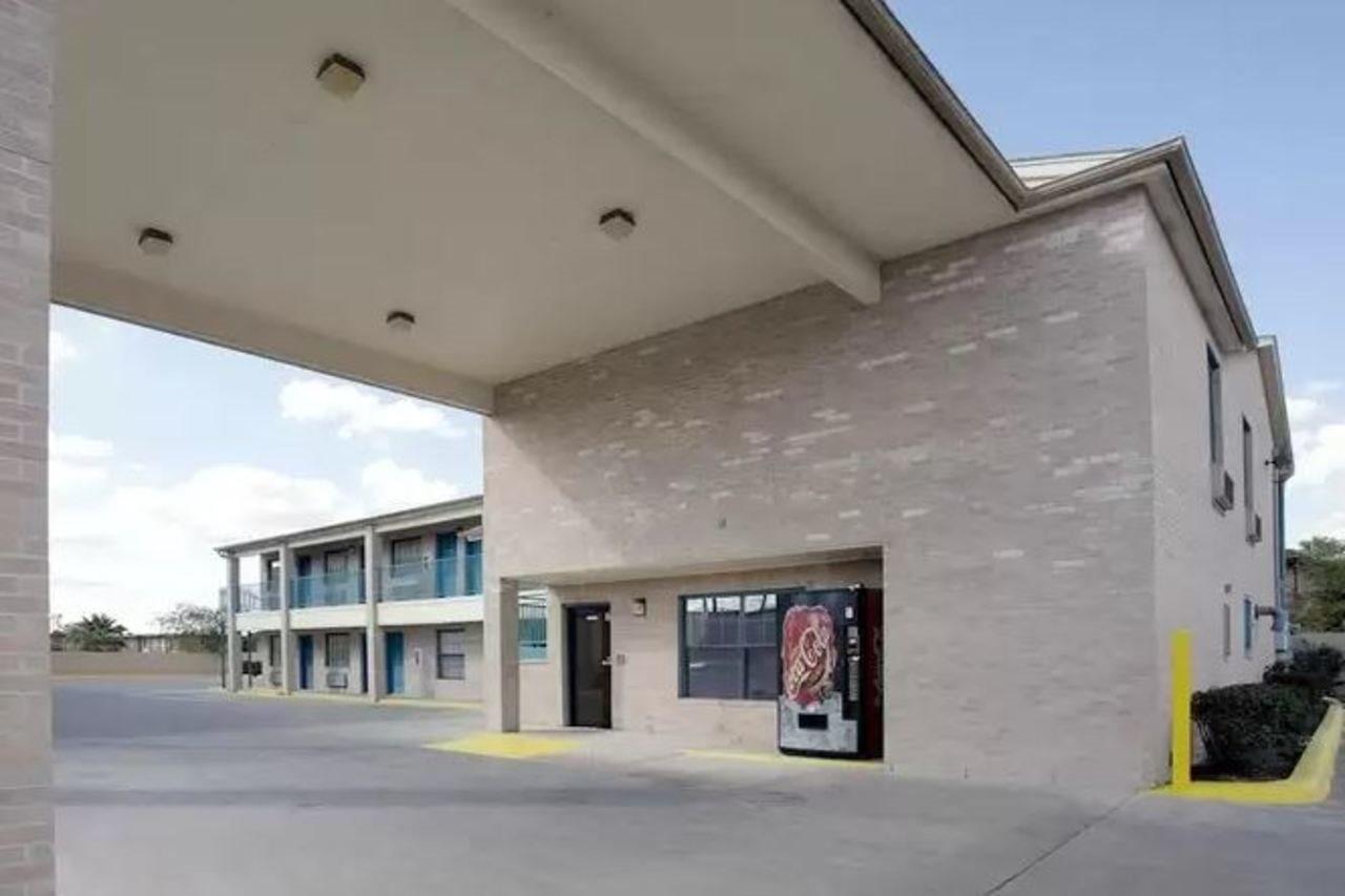 Americas Best Value Inn San Antonio/Lackland Afb Bagian luar foto