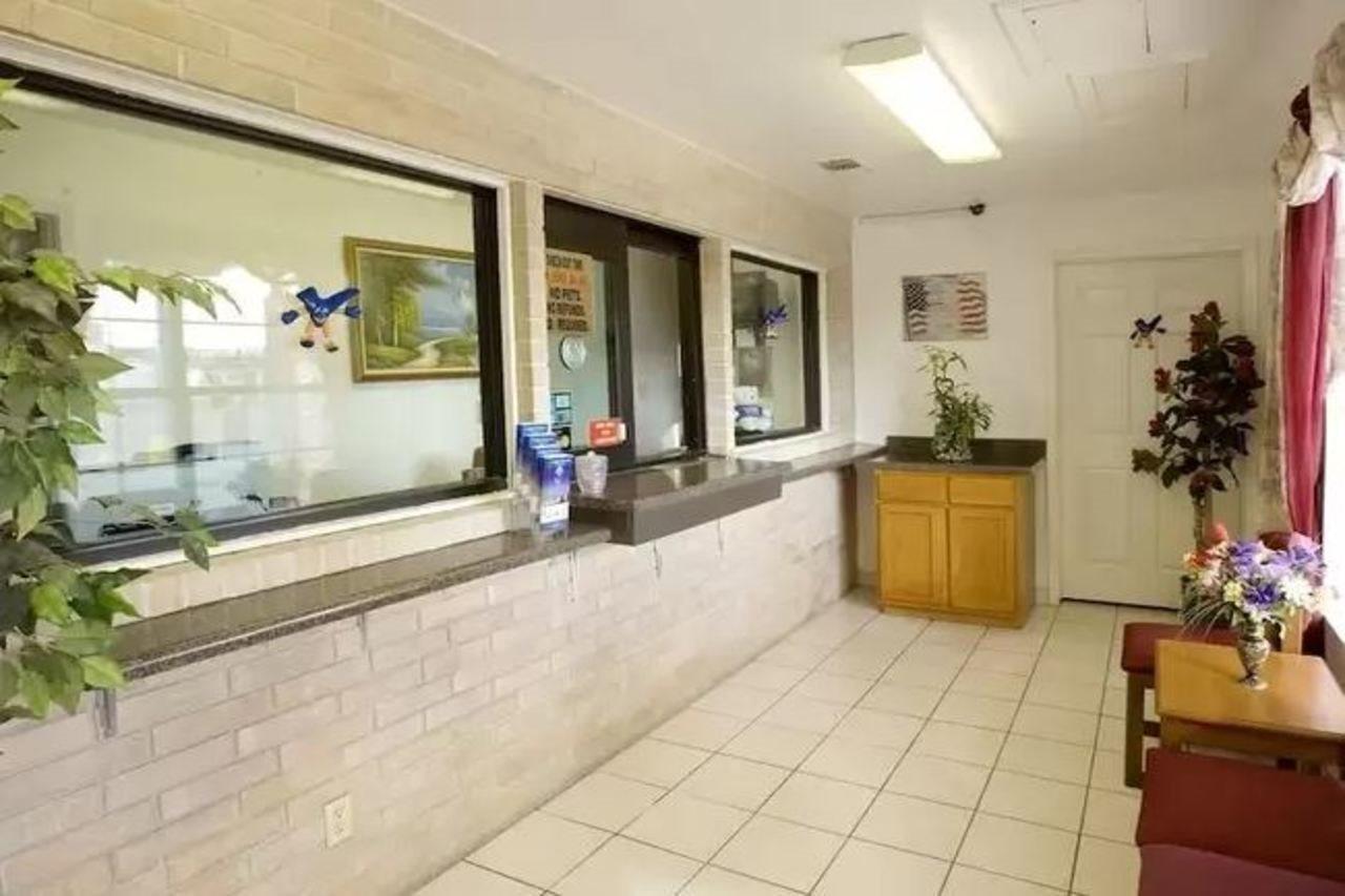 Americas Best Value Inn San Antonio/Lackland Afb Bagian luar foto