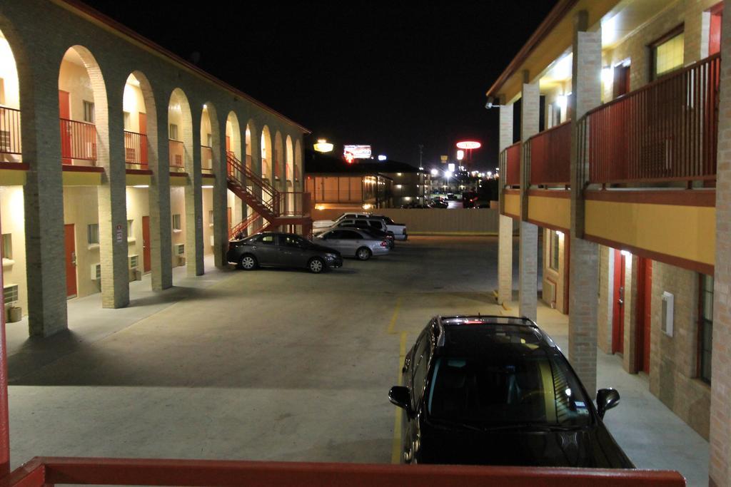 Americas Best Value Inn San Antonio/Lackland Afb Bagian luar foto