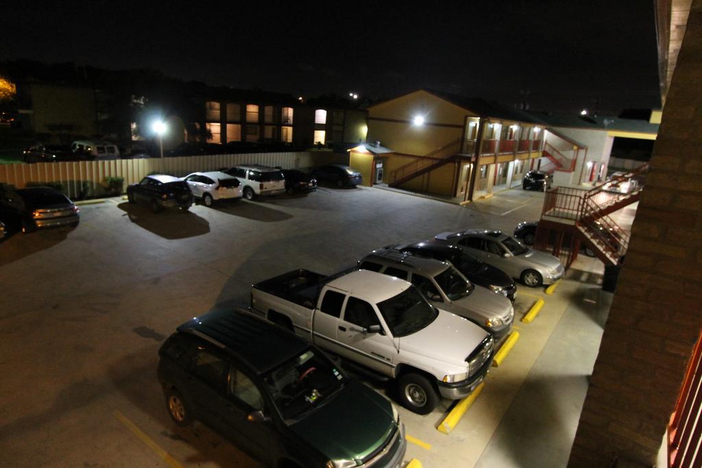 Americas Best Value Inn San Antonio/Lackland Afb Bagian luar foto